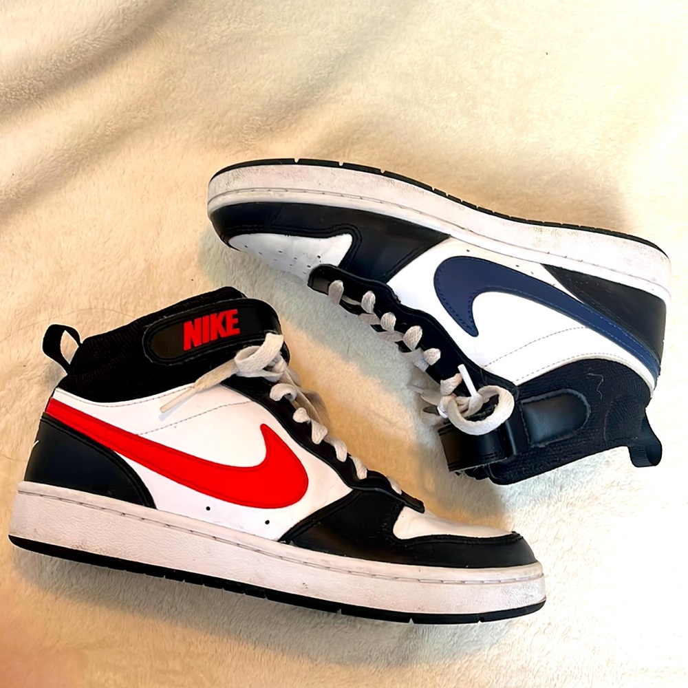 Nike court borough mid 2 big kids size 5.5
